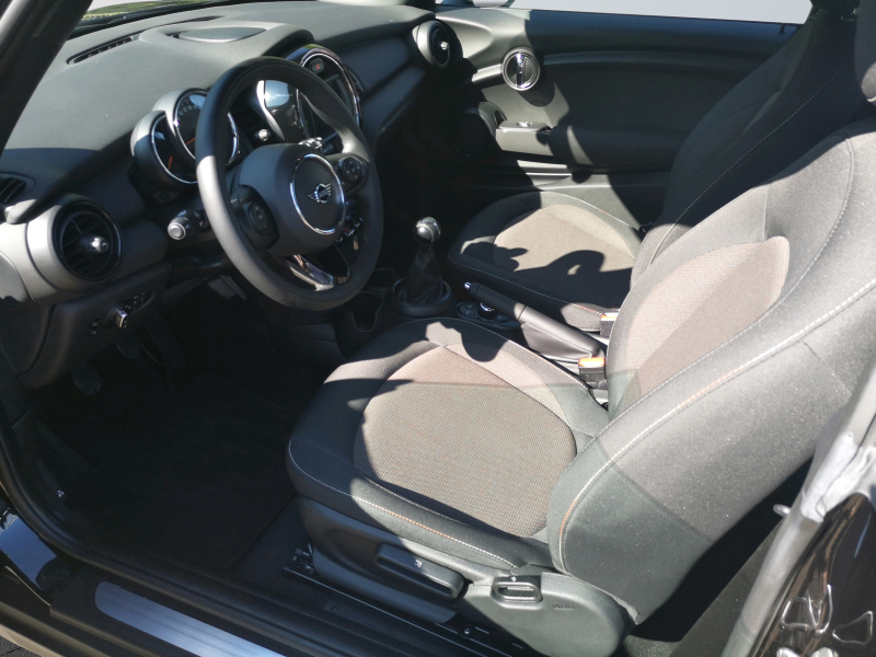 MINI - One Blackyard