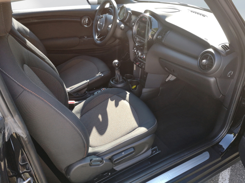 MINI - One Blackyard