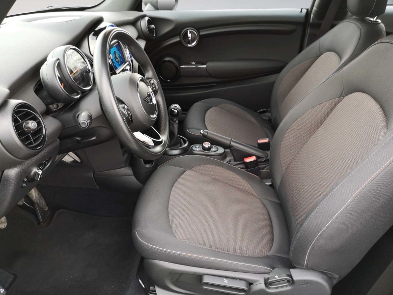 MINI - One Blackyard