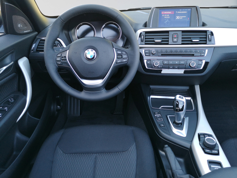 BMW - 220i Steptronic Cabrio Advantage