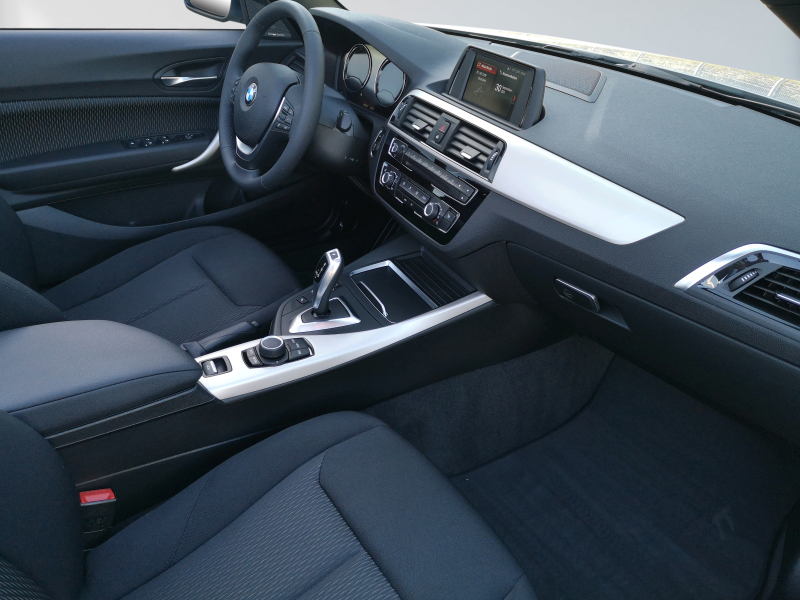 BMW - 220i Steptronic Cabrio Advantage