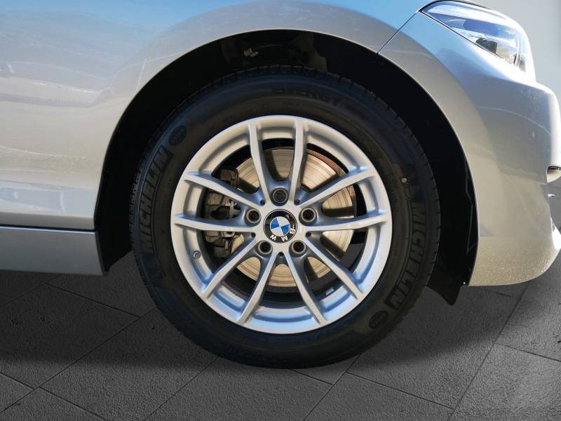 BMW - 220i Steptronic Cabrio Advantage