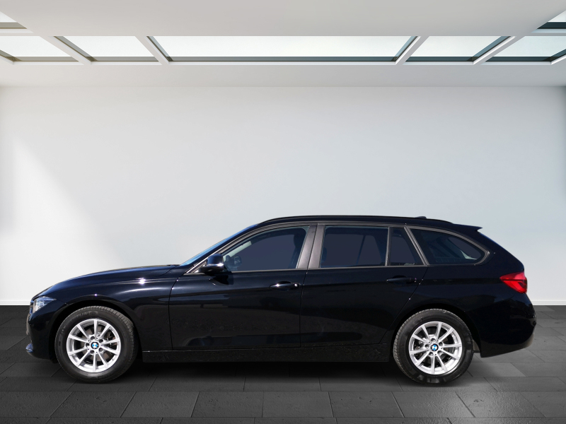 BMW - 320i Touring Advantage
