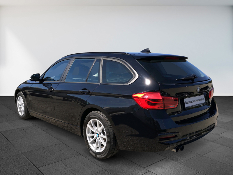BMW - 320i Touring Advantage