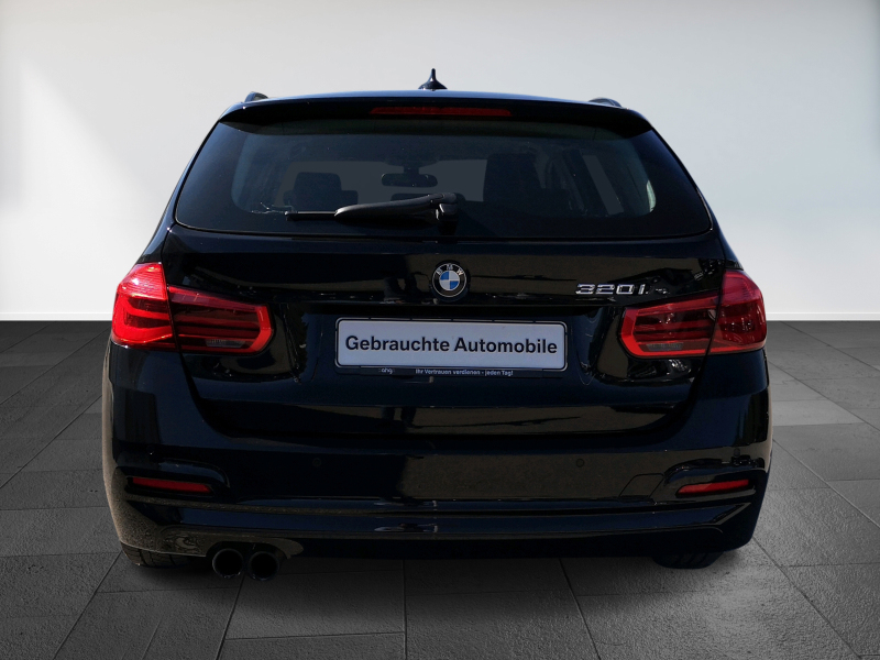 BMW - 320i Touring Advantage
