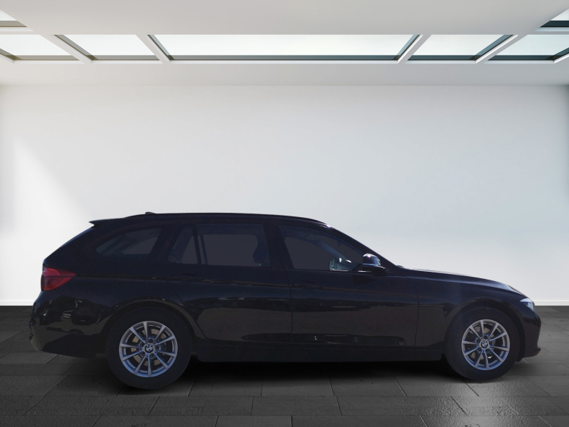 BMW - 320i Touring Advantage