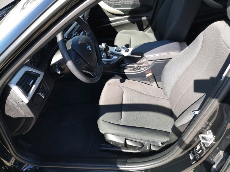 BMW - 320i Touring Advantage