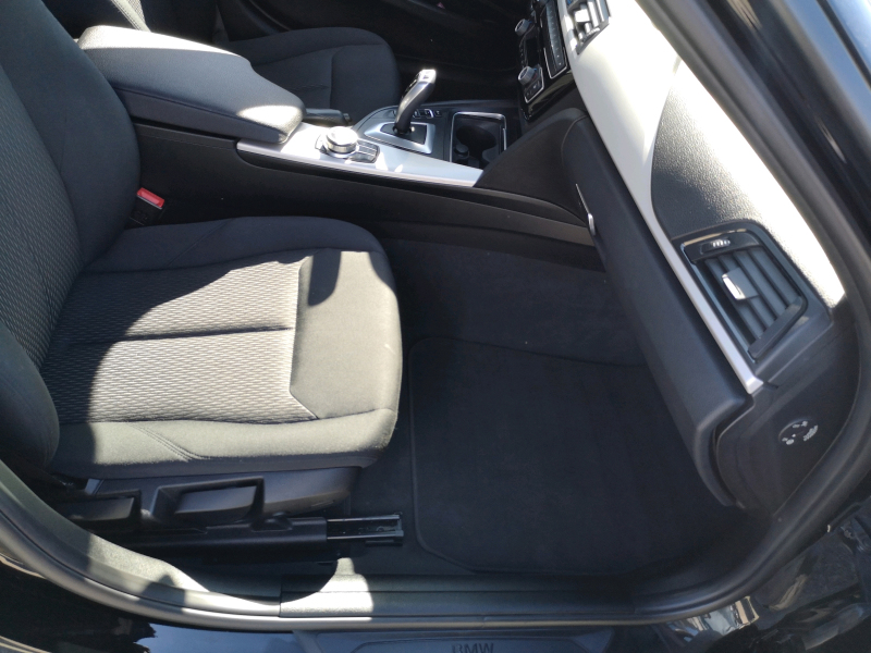 BMW - 320i Touring Advantage