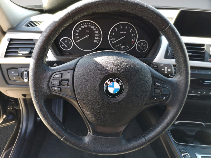 BMW - 320i Touring Advantage