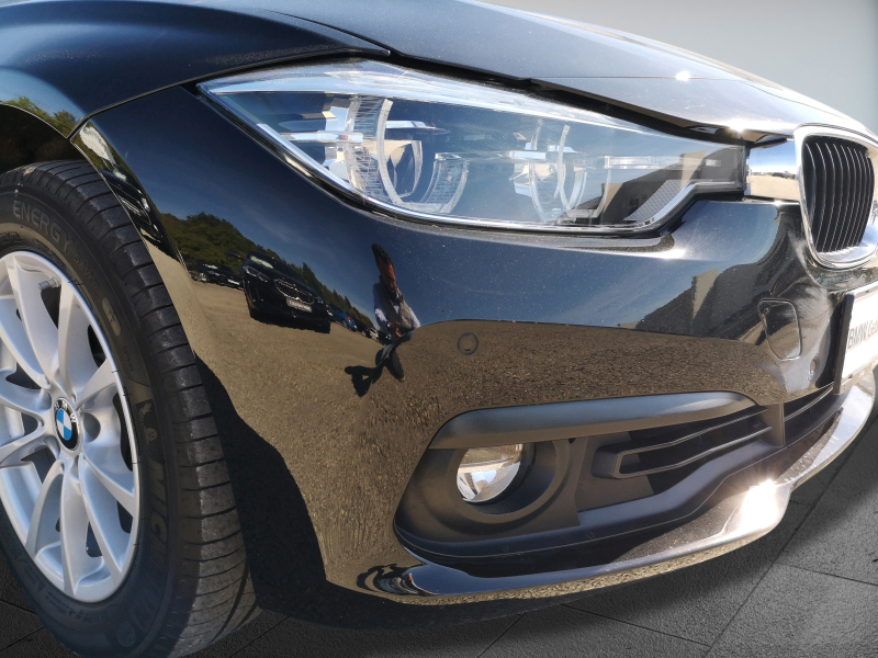 BMW - 320i Touring Advantage