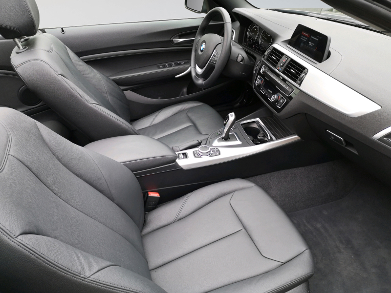 BMW - 220i Steptronic Cabrio Luxury Line