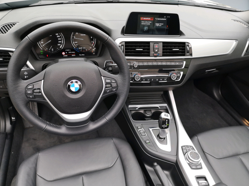 BMW - 220i Steptronic Cabrio Luxury Line