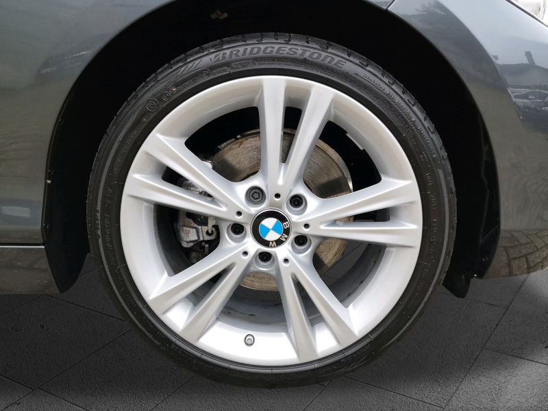 BMW - 220i Steptronic Cabrio Luxury Line