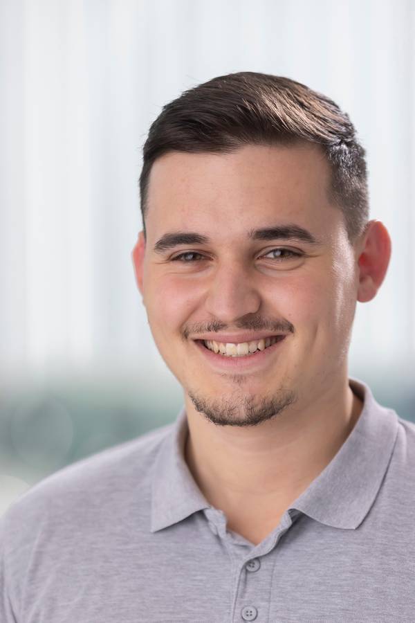 contact_import_imageAiZfMd