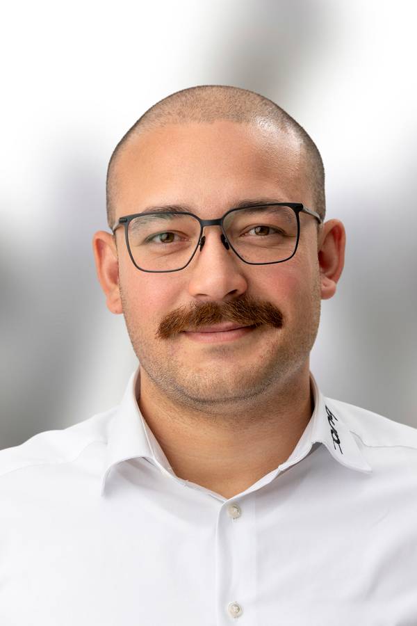 contact_import_imageY2l6OL