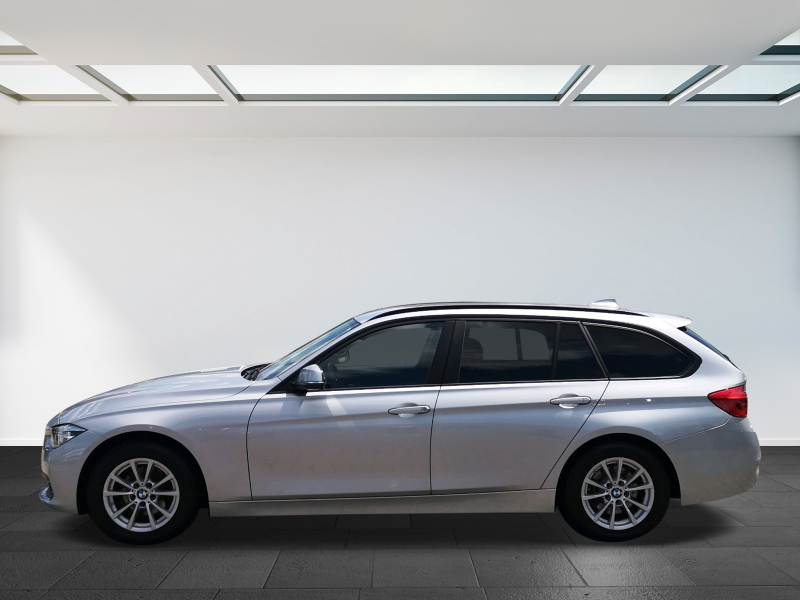 BMW - 318d Touring Advantage