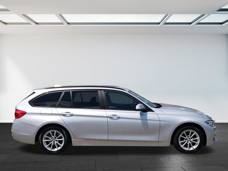 BMW - 318d Touring Advantage