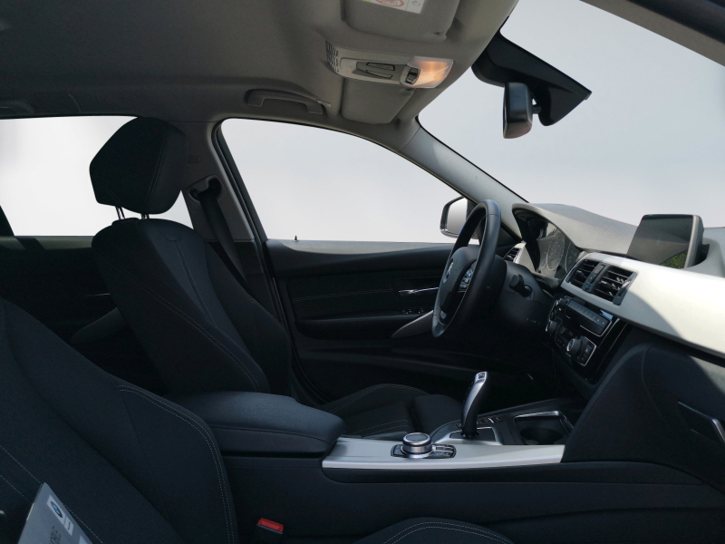 BMW - 318d Touring Advantage