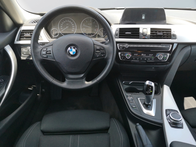 BMW - 318d Touring Advantage