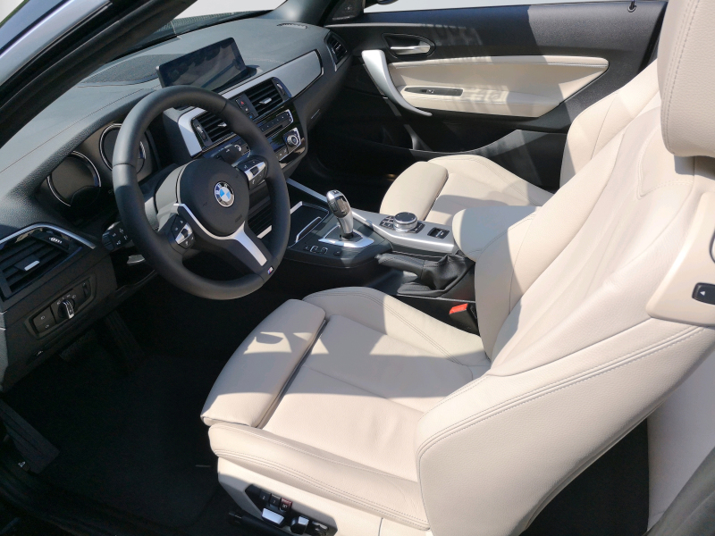 BMW - 220d Cabrio Sport Line