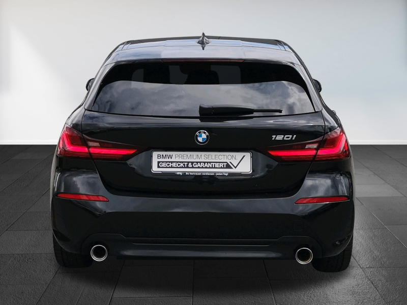 BMW - 120i Sport Line Sport-Aut.