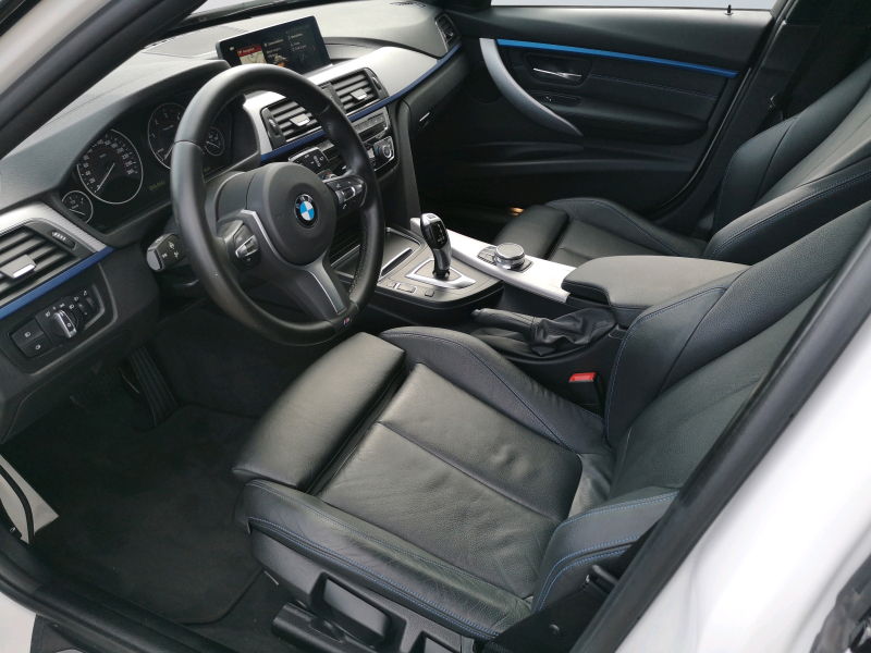 BMW - 330d Touring M Sport Shadow