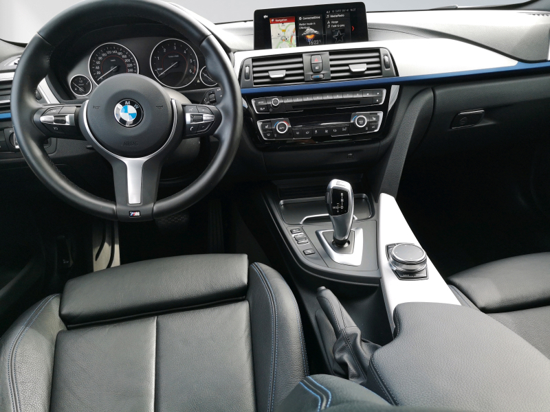 BMW - 330d Touring M Sport Shadow