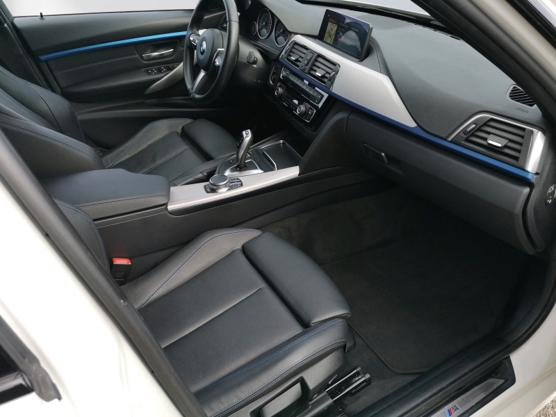 BMW - 330d Touring M Sport Shadow