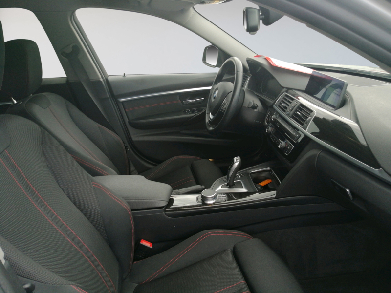 BMW - 318d Touring Sport Line