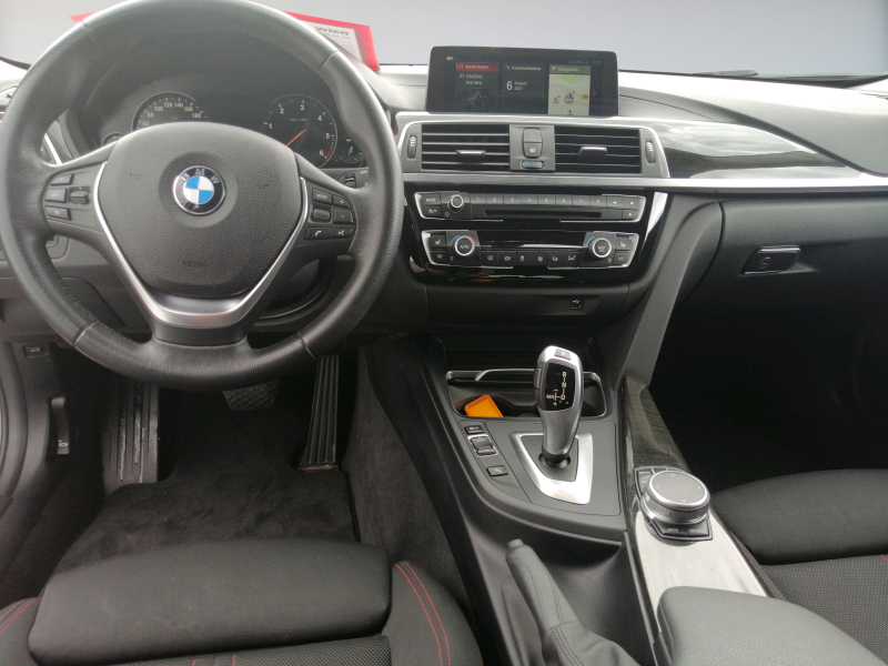 BMW - 318d Touring Sport Line
