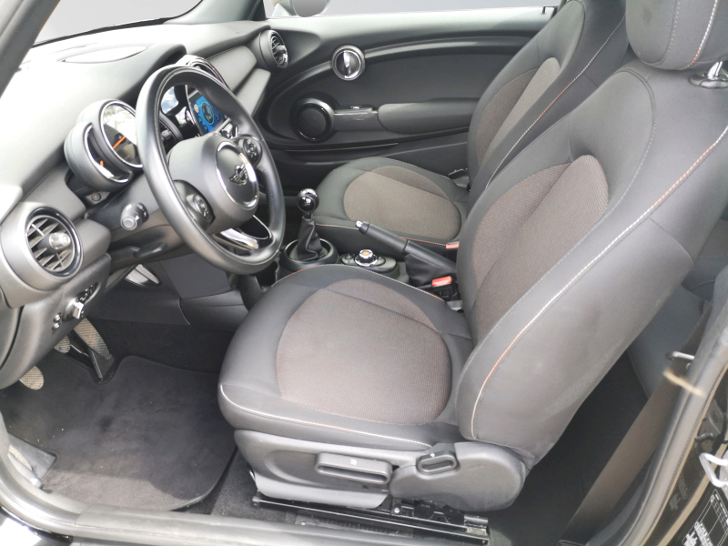 MINI - One Blackyard