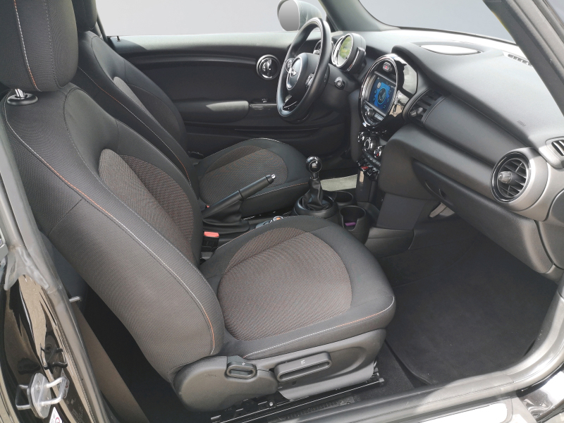 MINI - One Blackyard